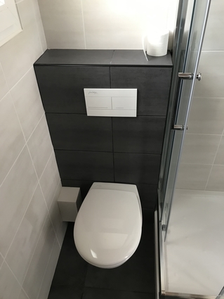 rénovation de wc par cedragencement dans une salle de bain sur mesure